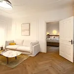 Apartment B68 25