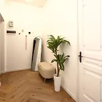 Apartment B68 25