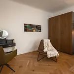 B68 25 Apartment