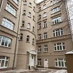 Apartment B68 25 *