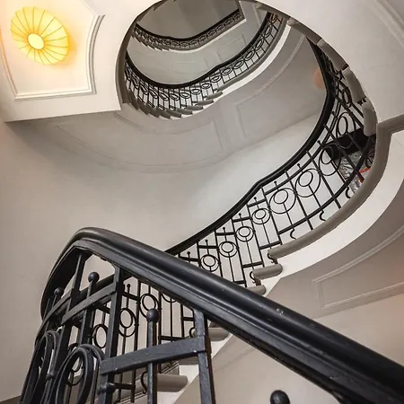 Apartment B68 25